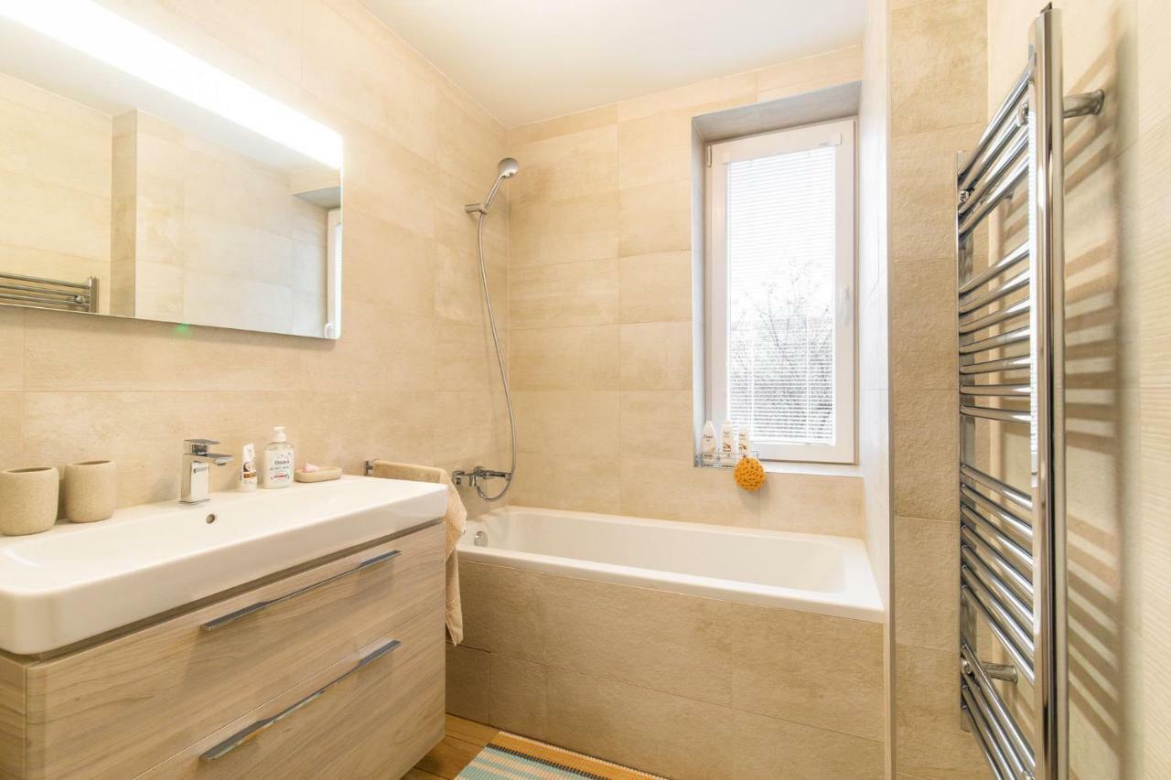 Newly Renovated, Full Equipped And Quiet Apartment Nagyszombat Kültér fotó