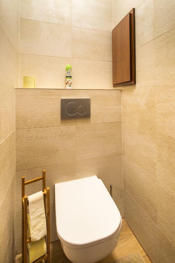 Newly Renovated, Full Equipped And Quiet Apartment Nagyszombat Kültér fotó