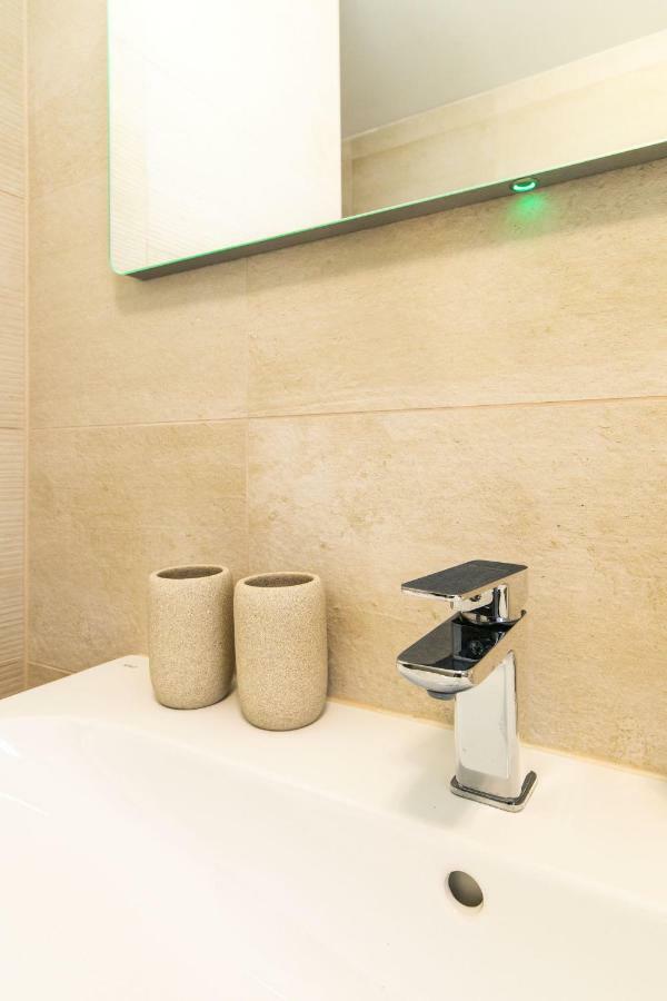 Newly Renovated, Full Equipped And Quiet Apartment Nagyszombat Kültér fotó