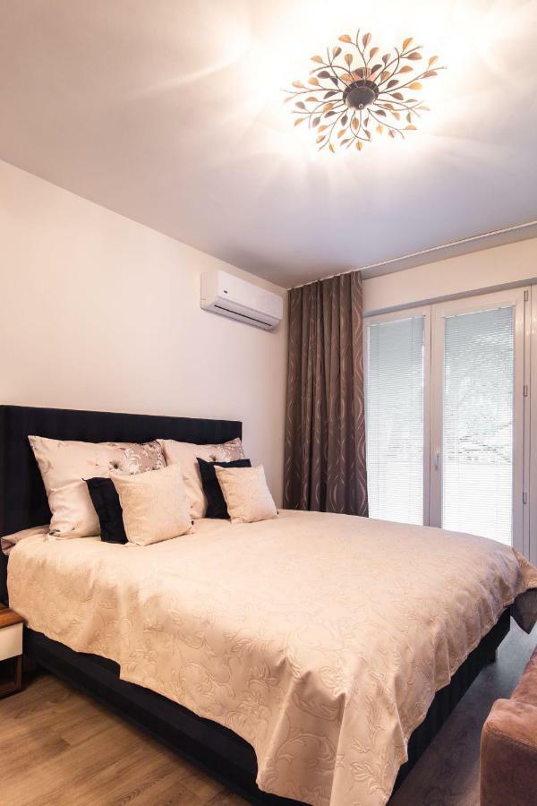 Newly Renovated, Full Equipped And Quiet Apartment Nagyszombat Kültér fotó