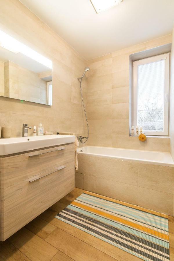 Newly Renovated, Full Equipped And Quiet Apartment Nagyszombat Kültér fotó