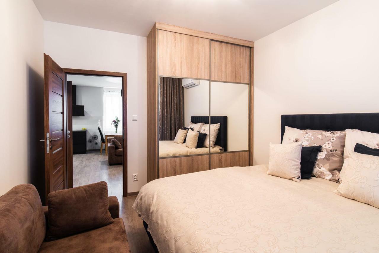 Newly Renovated, Full Equipped And Quiet Apartment Nagyszombat Kültér fotó